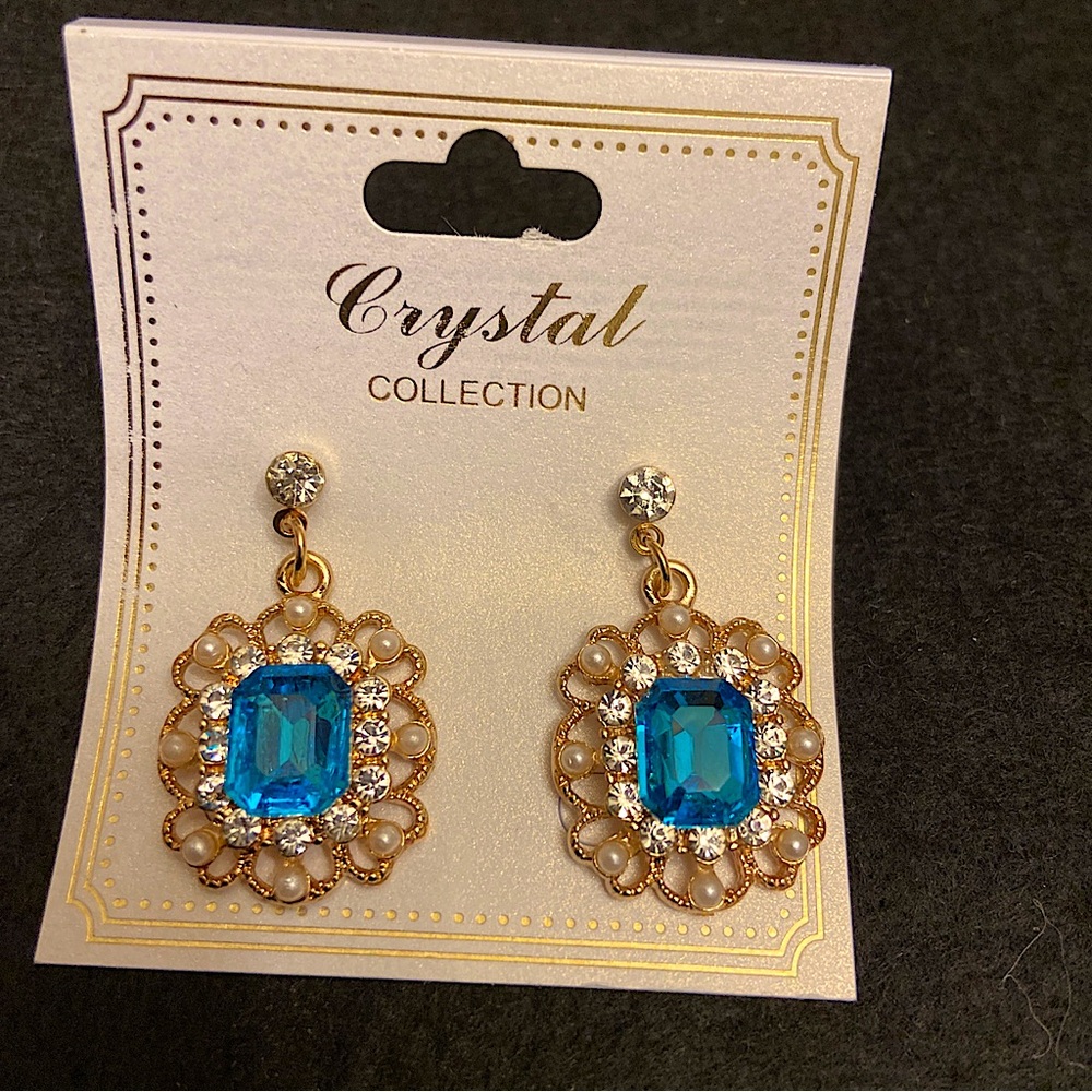 Crystal Collection Aqua Blue Center Stone With Gold Scalloping Dangle Earrings.